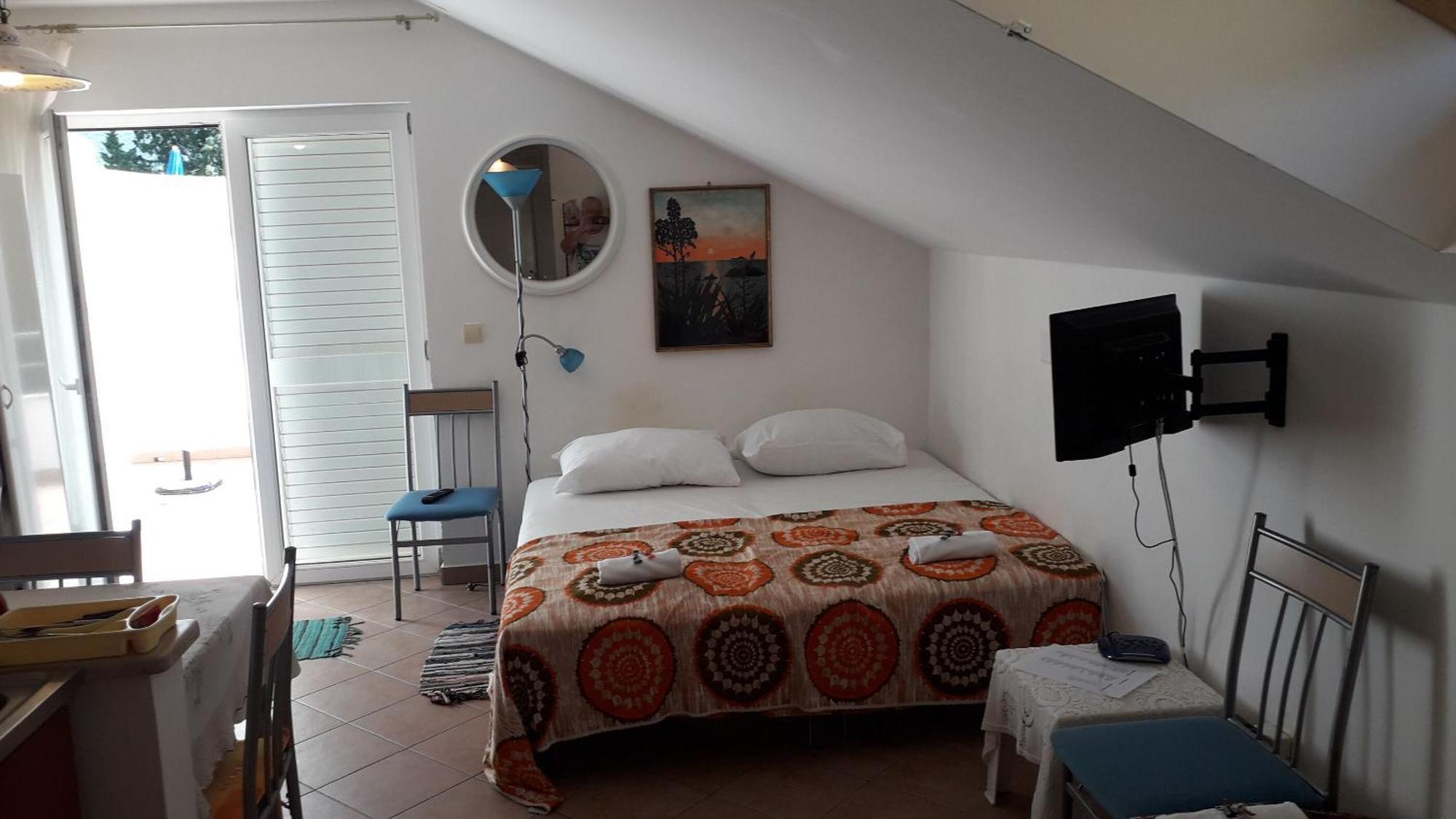 Marija - 50m From Apartment