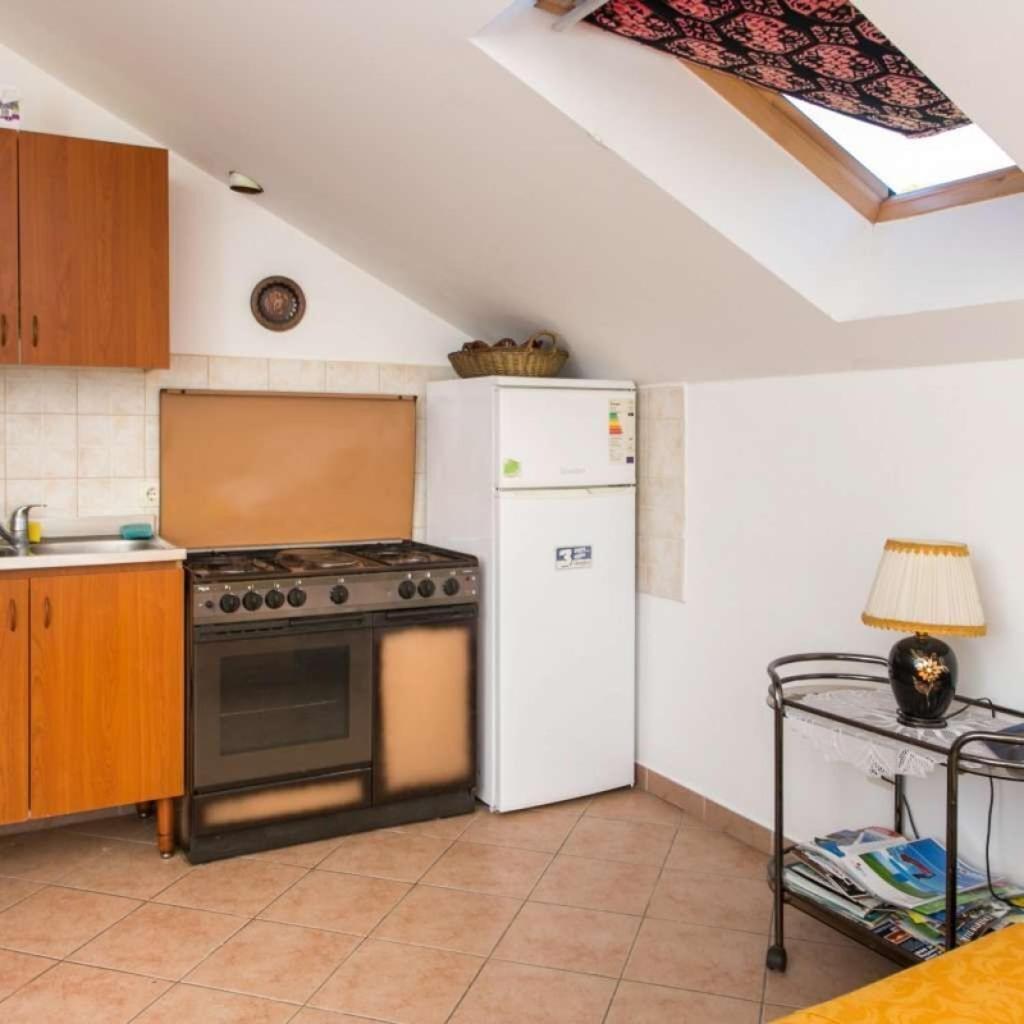 Apartment Marija - 50m From *