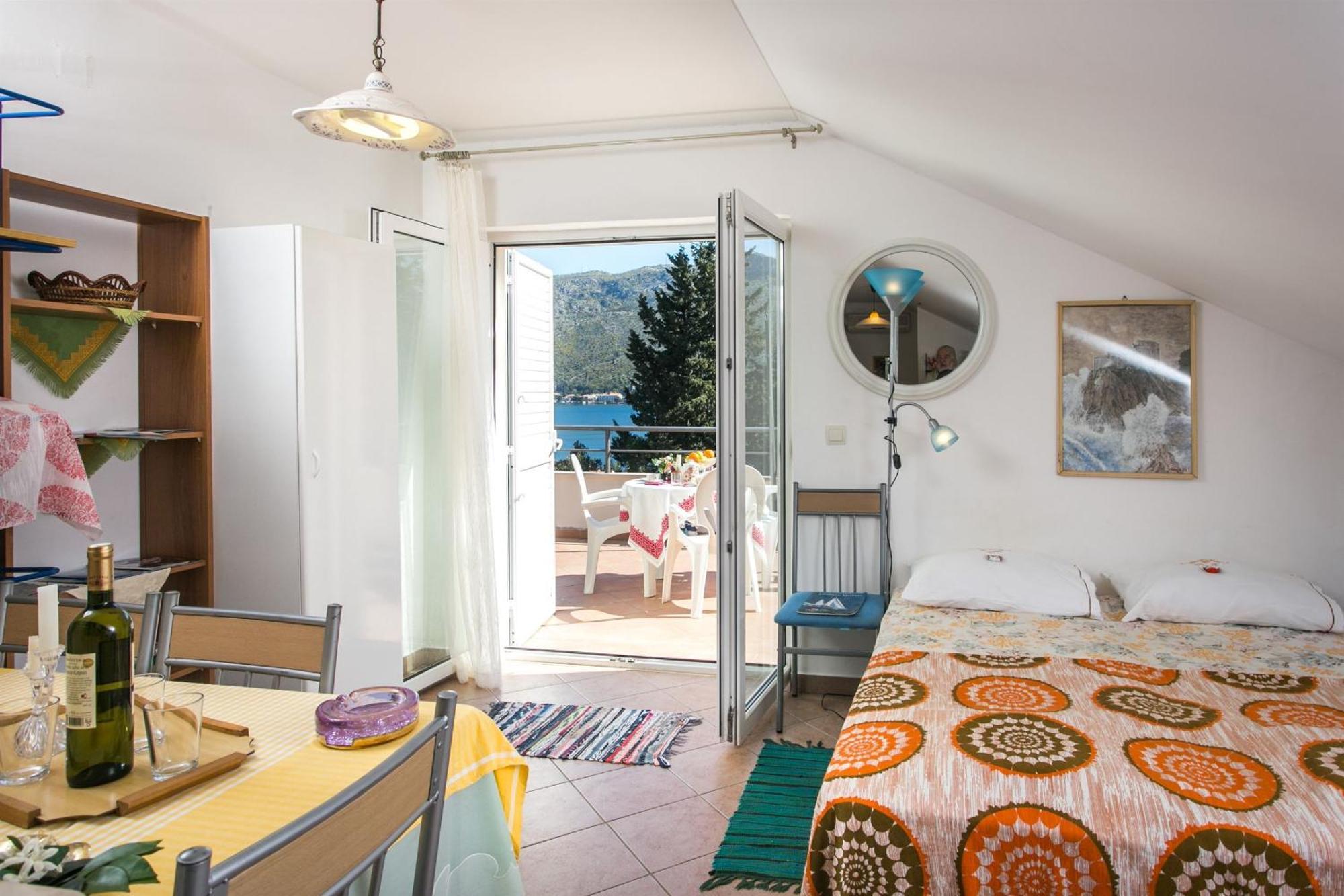 Apartment Marija - 50m From *